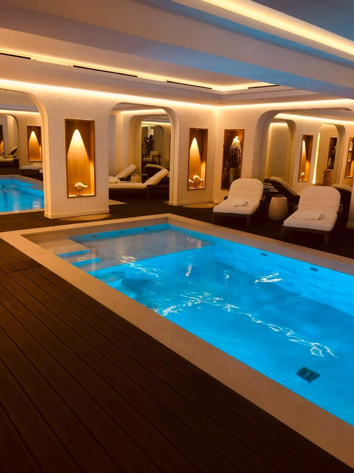 habillage intérieur bois exotique parquet piscine le pecq